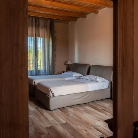 Otel Equirelais Lomnago